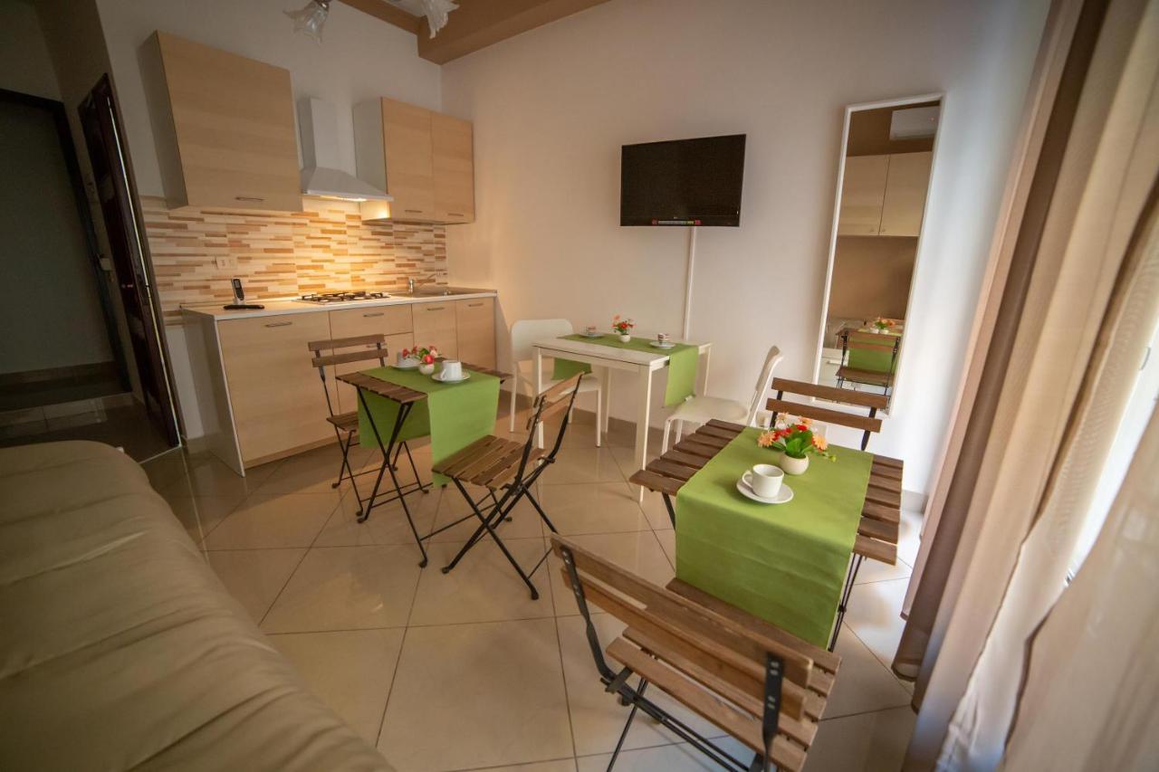 Antichi Profumi Bed & Breakfast คาตาเนีย ภายนอก รูปภาพ